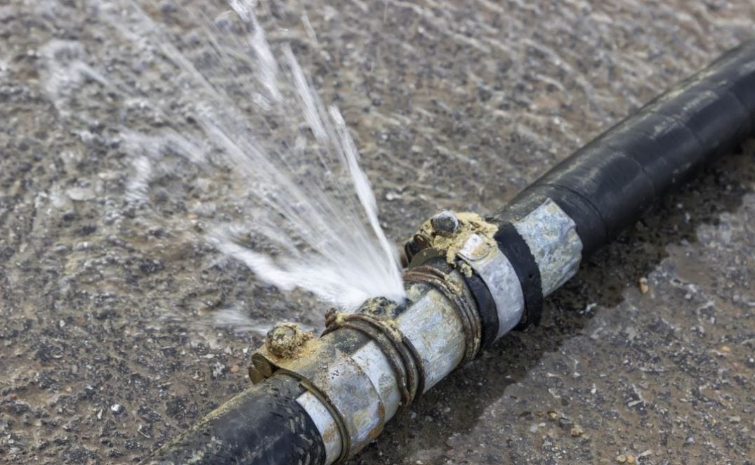 3 حلول فعالة لكشف تسربات المياه بمكة حي العزيزية